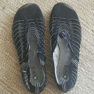 JamBU water shoes
